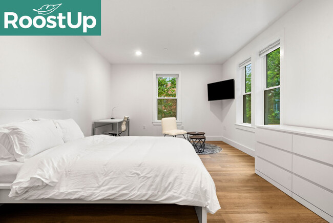 Building Photo - New RoostUp Furnished Private Bedroom with...