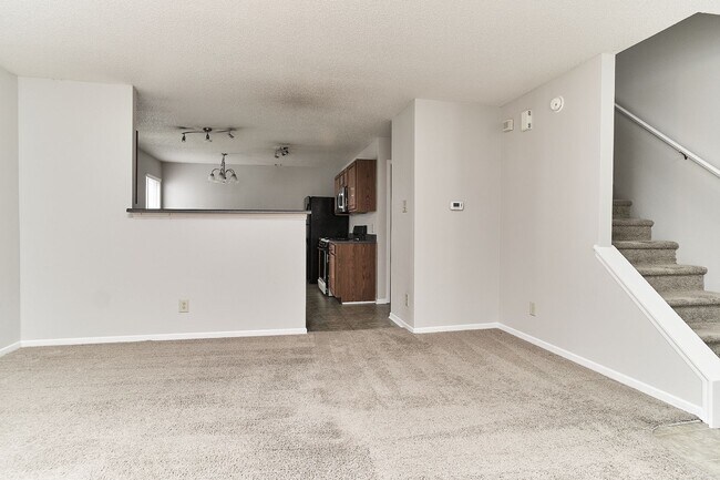 Building Photo - 3 BD + Loft in HSE Schools!