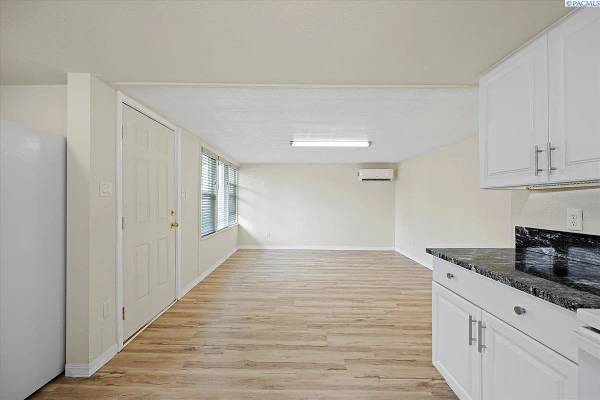 Building Photo - 706 Willard Ave