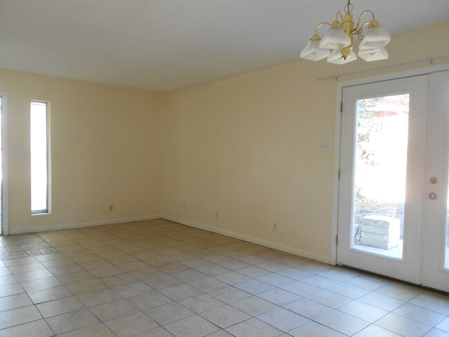 Building Photo - 523 Tomahawk Trail