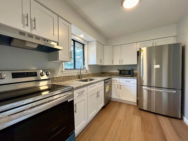 Building Photo - 7 Homestead Ln