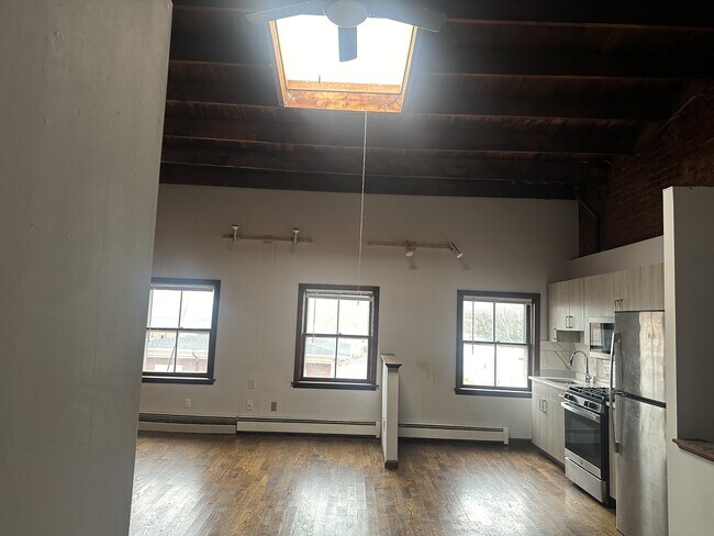 Building Photo - 46 Warren St