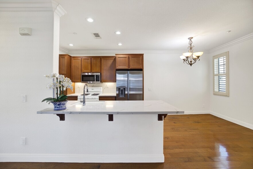 Building Photo - 16915 Hutchins Landing