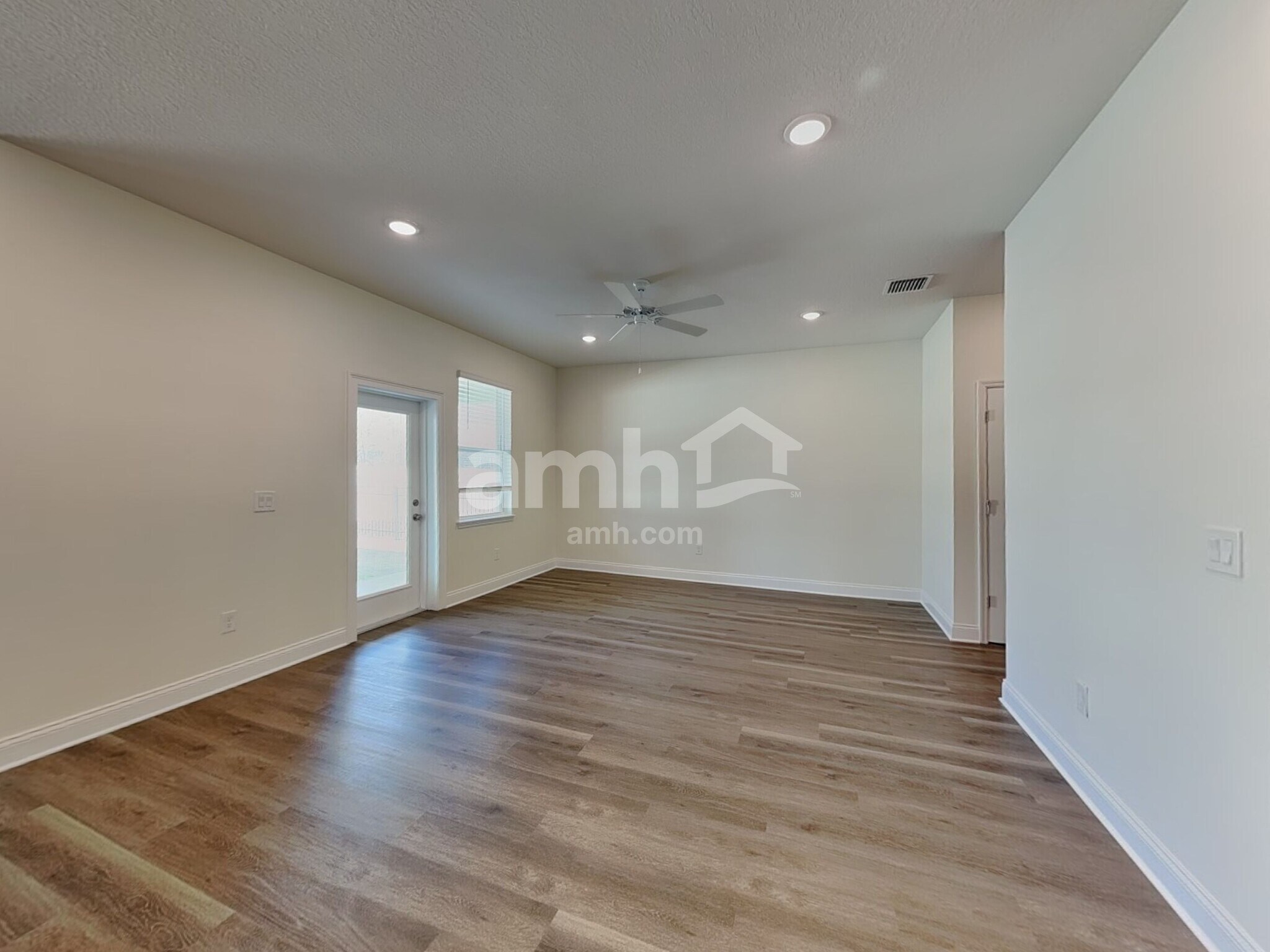 Building Photo - 2550 Feather Crst Dr
