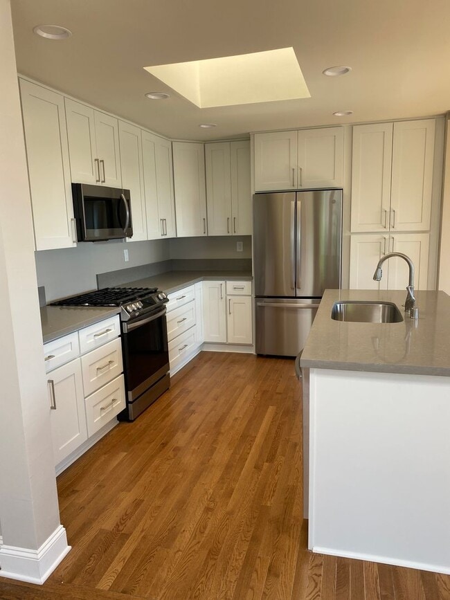 Building Photo - Beautiful Home in the Ventura Foothills