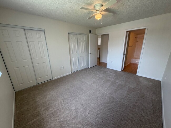 Building Photo - End unit with private side entrance!