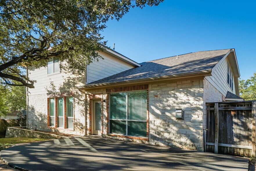 Building Photo - 18602 Cross Timber