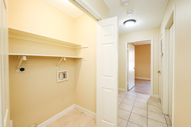 Building Photo - 2408 Milford Ct