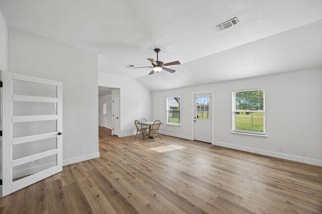 Building Photo - 431 Court Of Pompei