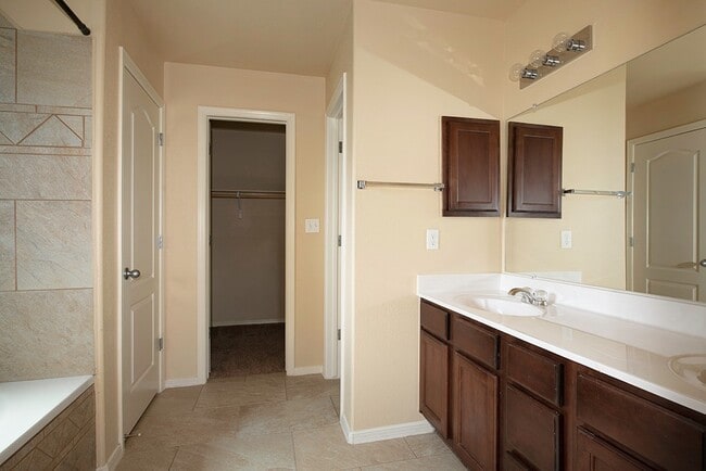 Building Photo - RECENTLY RENOVATED EASTSIDE HOME