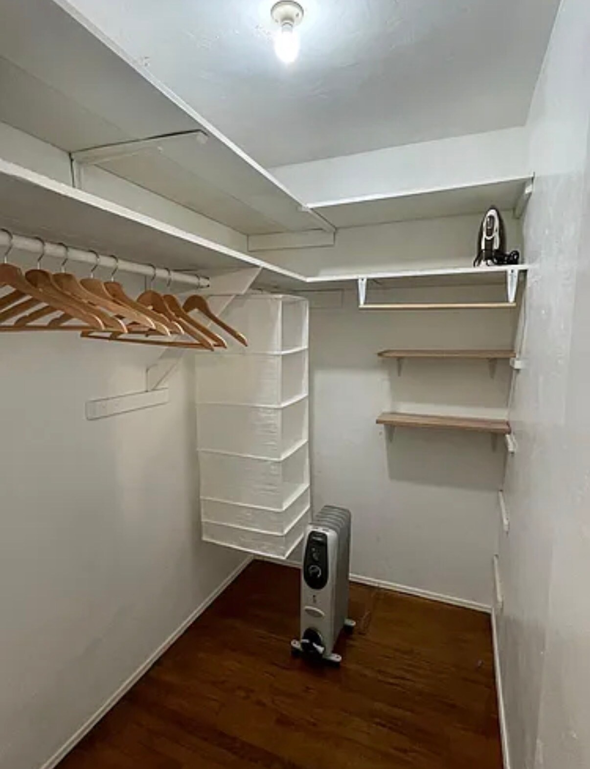Walk in closet - 4068 Oakcrest Dr