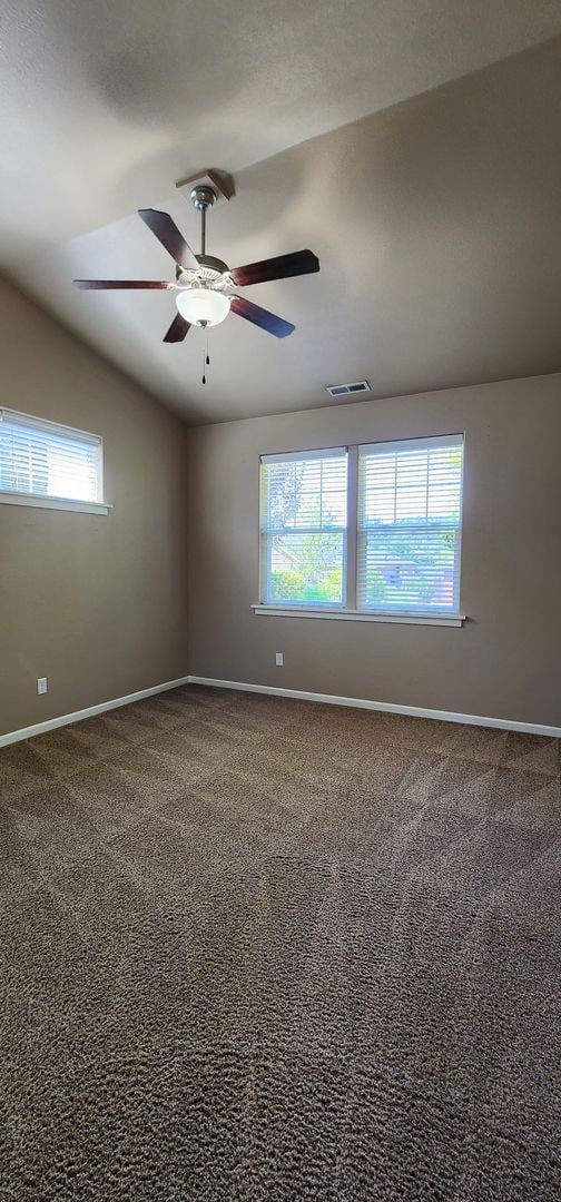 Building Photo - Luxurious Duplex in Corvallis