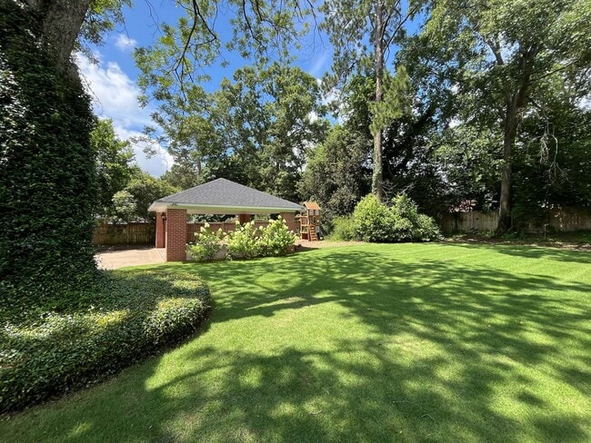 Building Photo - Beautiful 4 Bedroom with 4 Baths