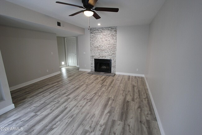 Building Photo - 850 S River Dr