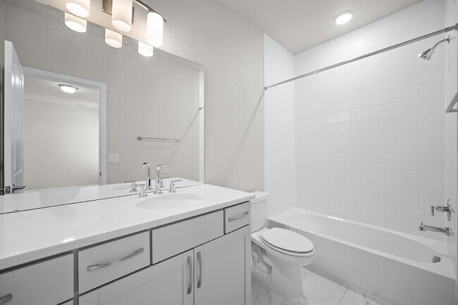 Building Photo - Modern 4 Bedroom, 2 Bathroom Westside Home with Balcony Views of Garden of the Gods!