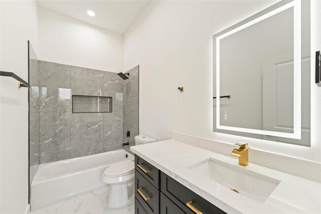 Building Photo - 8048 Sunbury St