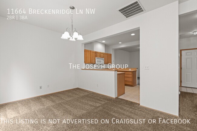 Building Photo - Centrally located 2 bed/2.5 bath in Silver...