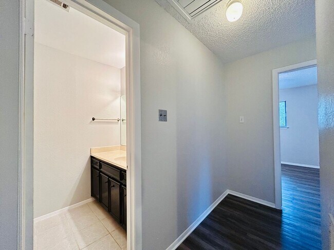 Building Photo - 7001 Winedale Dr