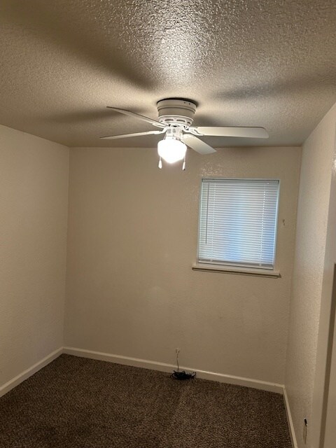 Building Photo - Stockton 1 Bedroom, 2 Bonus Rooms,  1 Bath...