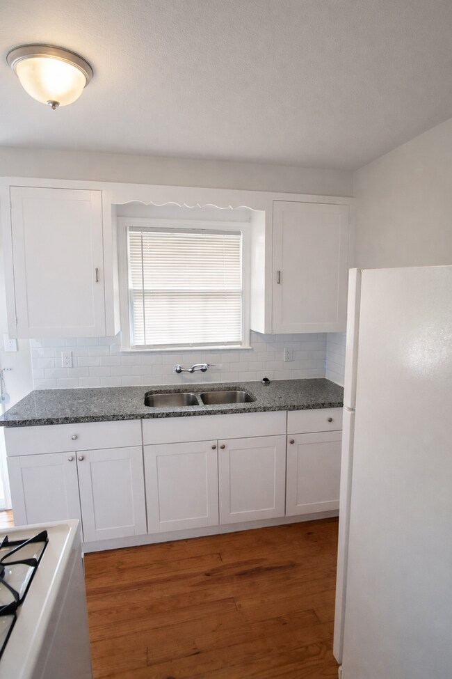 Building Photo - 2 Bedroom- Historic Monticello Park