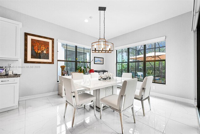 Building Photo - 8855 Watercrest Cir W