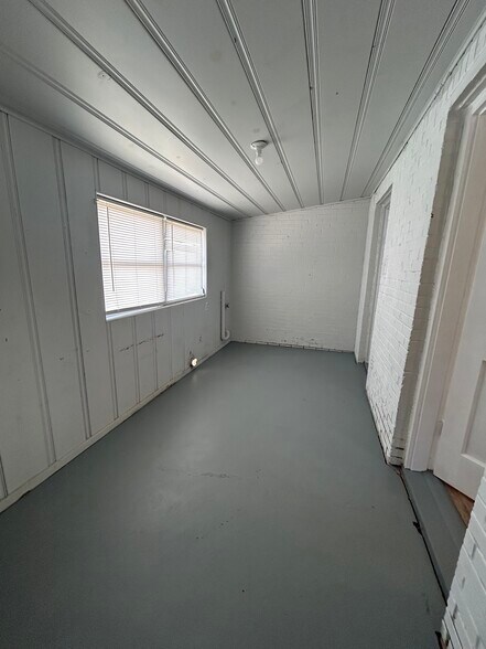 Building Photo - 912 N 3rd St