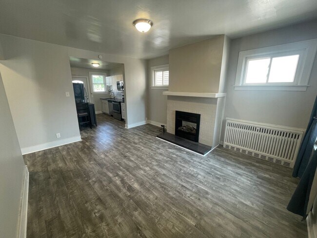 Building Photo - Spacious 3 Bedroom Home with Full finished Basement and Detached Garage!