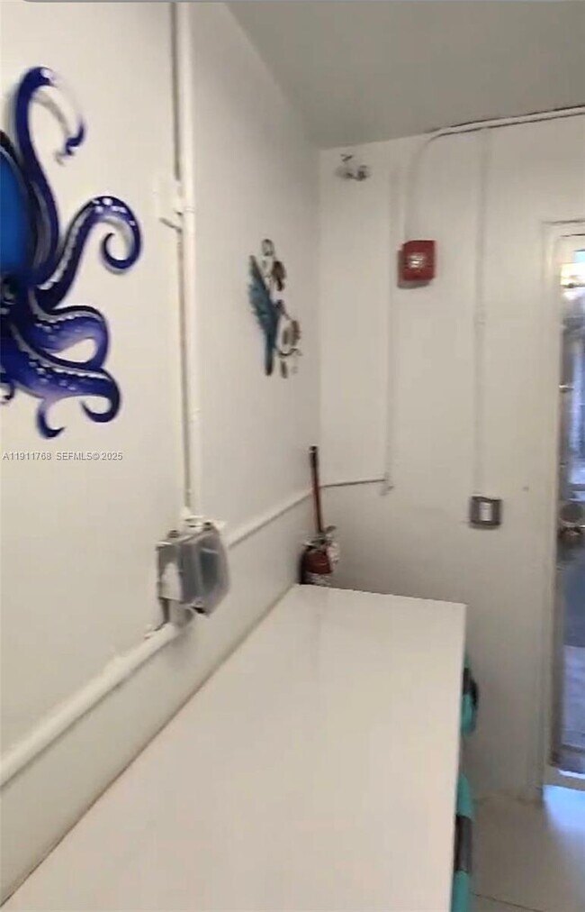 Building Photo - 2101 Normandy Dr