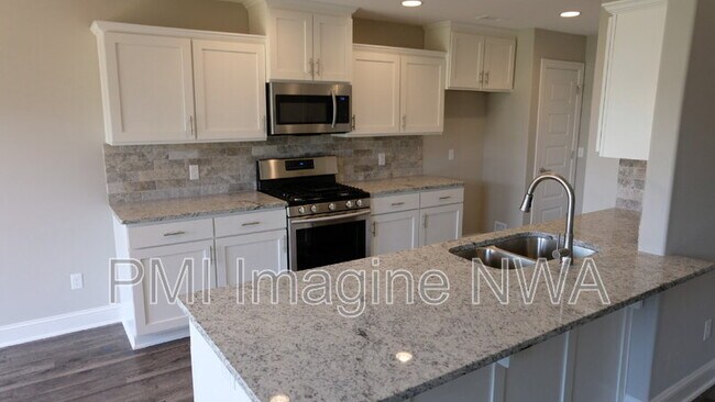 Building Photo - 474 N Yona Ln