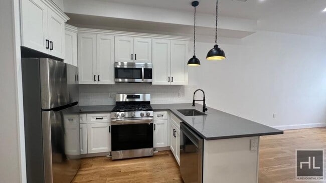 Building Photo - 3 bedroom in BROOKLYN NY 11208