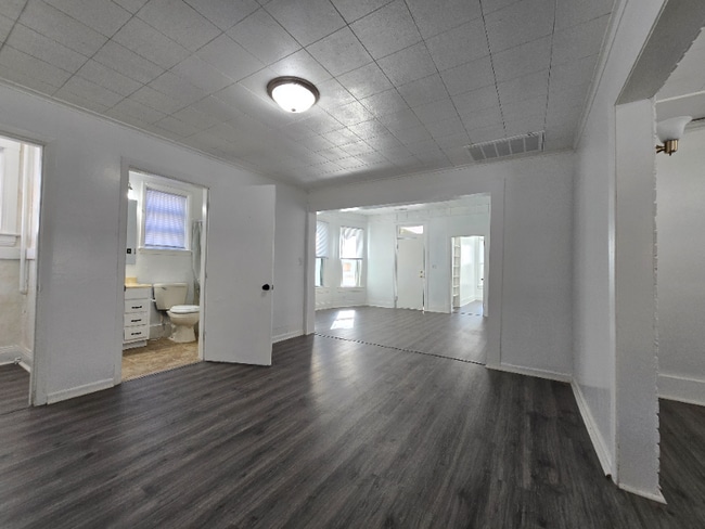 Building Photo - 439 W Vine St