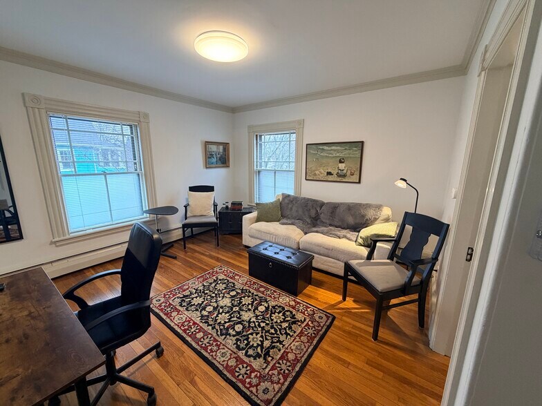 Building Photo - 25 Meacham St