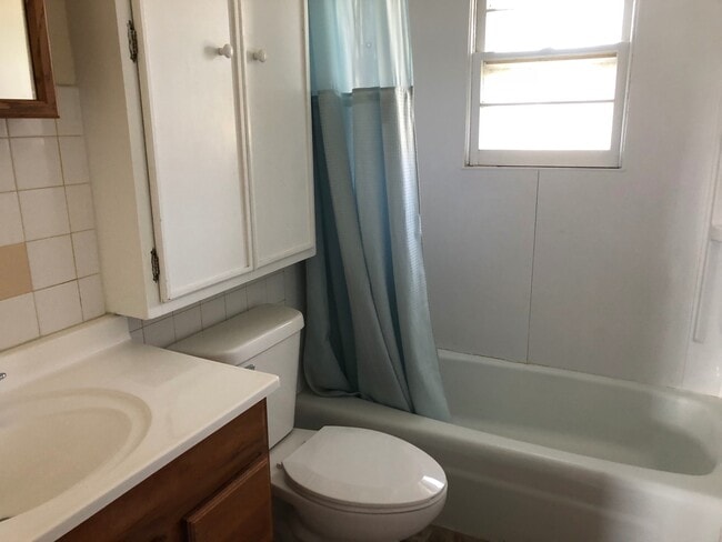 Building Photo - Newly Updated House in a Great Neighborhood!