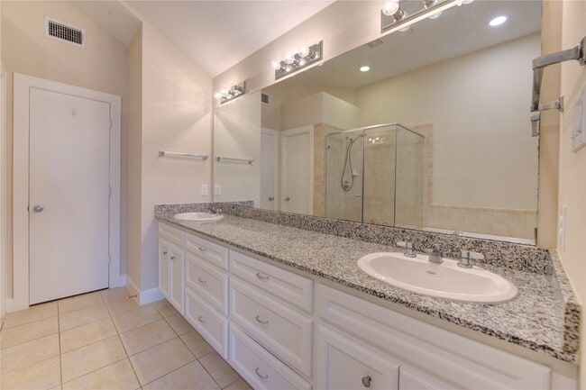 Building Photo - 11315 S Main St