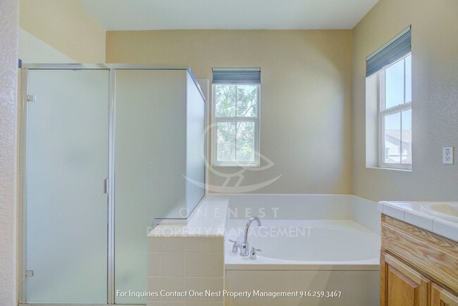 Building Photo - Lincoln Crossing; 4 bedroom in Gated commu...