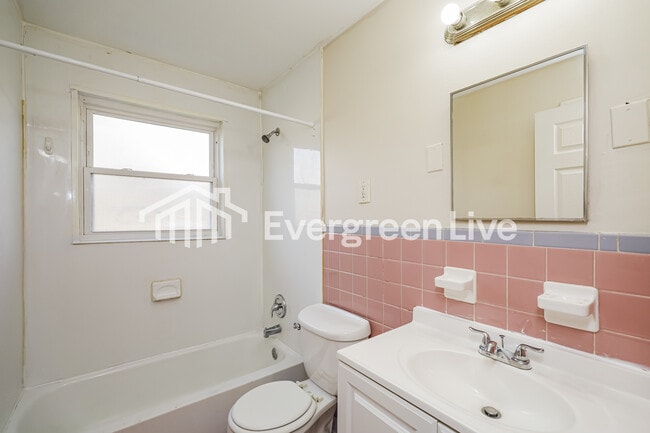 Building Photo - 3454 Robinet Dr