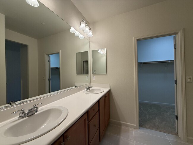 Building Photo - 1055 Chamomile Walkway