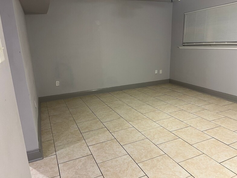 Building Photo - 13736 Goodwood Blvd