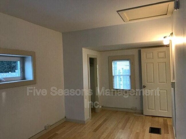 Building Photo - 192 Elmwood Ave