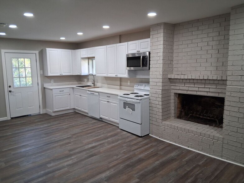 Building Photo - 5009 Cottey St