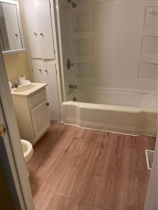 Building Photo - 119 S 2nd Ave