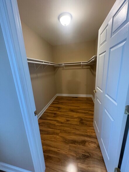 MBR Closet - 2904 Norfolk St