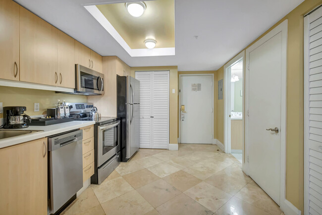 Building Photo - 2951 S Bayshore Dr