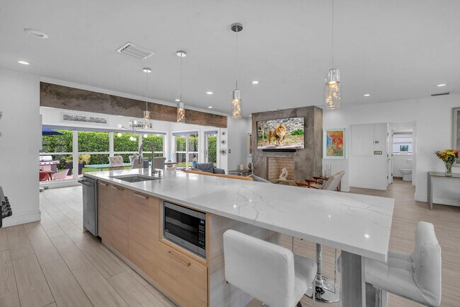 Building Photo - 2212 NE 32nd Ave