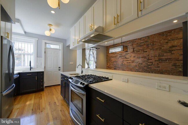 Building Photo - 1123 7th St NE