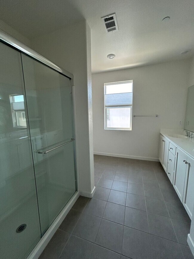 Building Photo - PET FRIENDLY