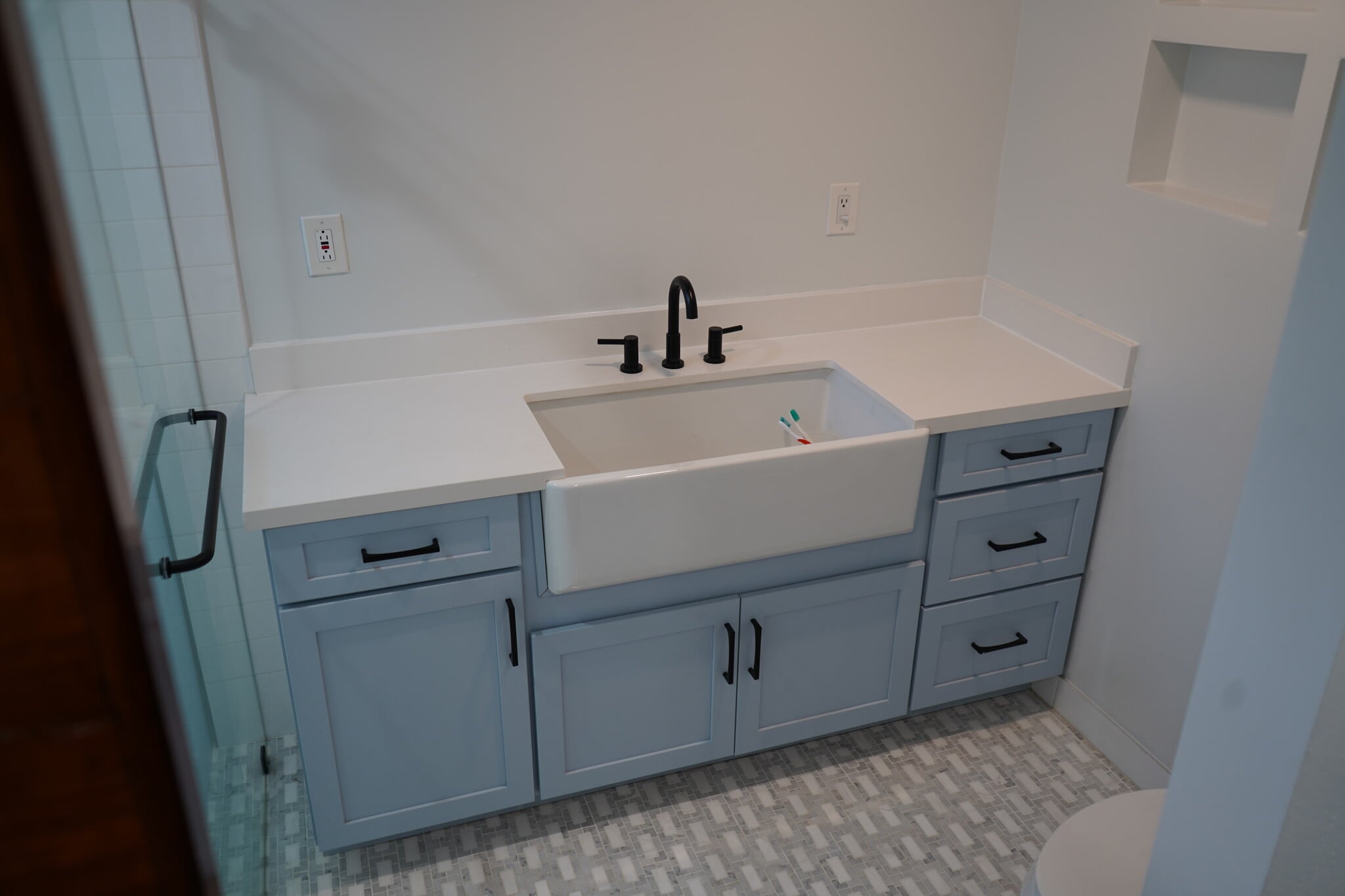 MASTER BATH 1 - 7857 Louise Ave