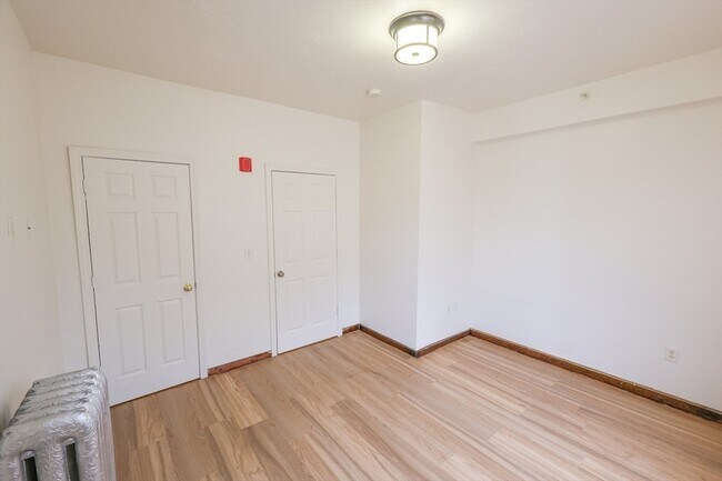 Building Photo - 100 Seaver St