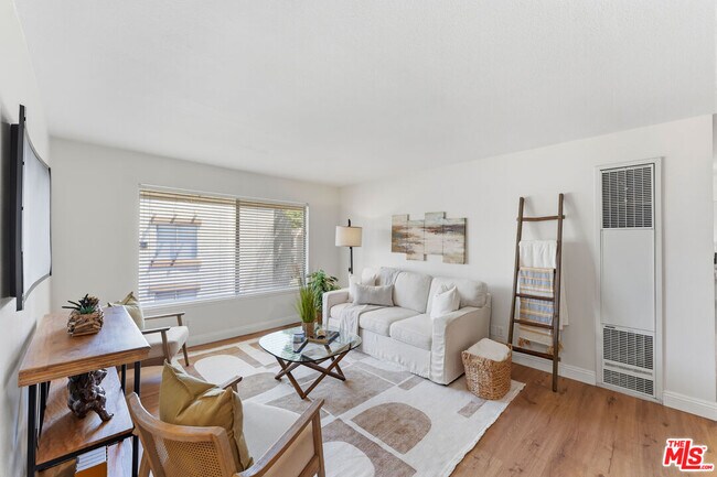 Building Photo - 2470 Bolker Dr