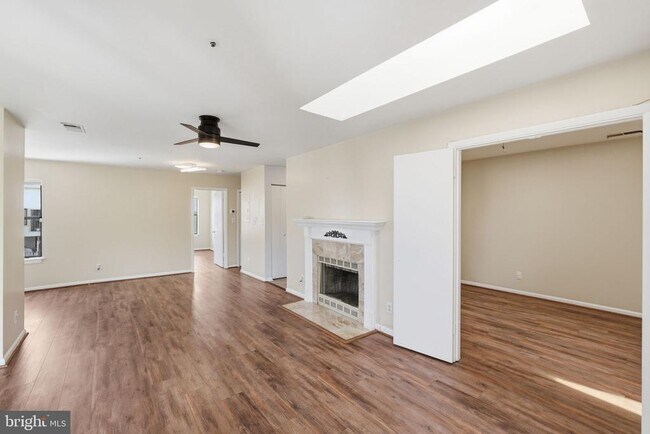 Building Photo - 13408 Shady Knoll Dr